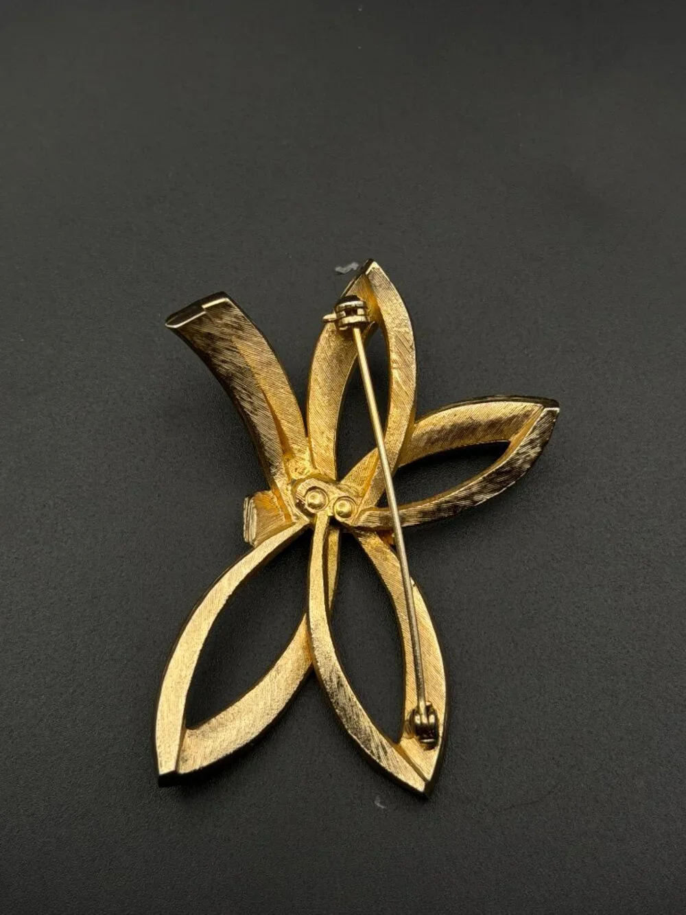 Vintage Gold Tone Clear Rhinestone Bow Brooch Pin Openwork Ribbon